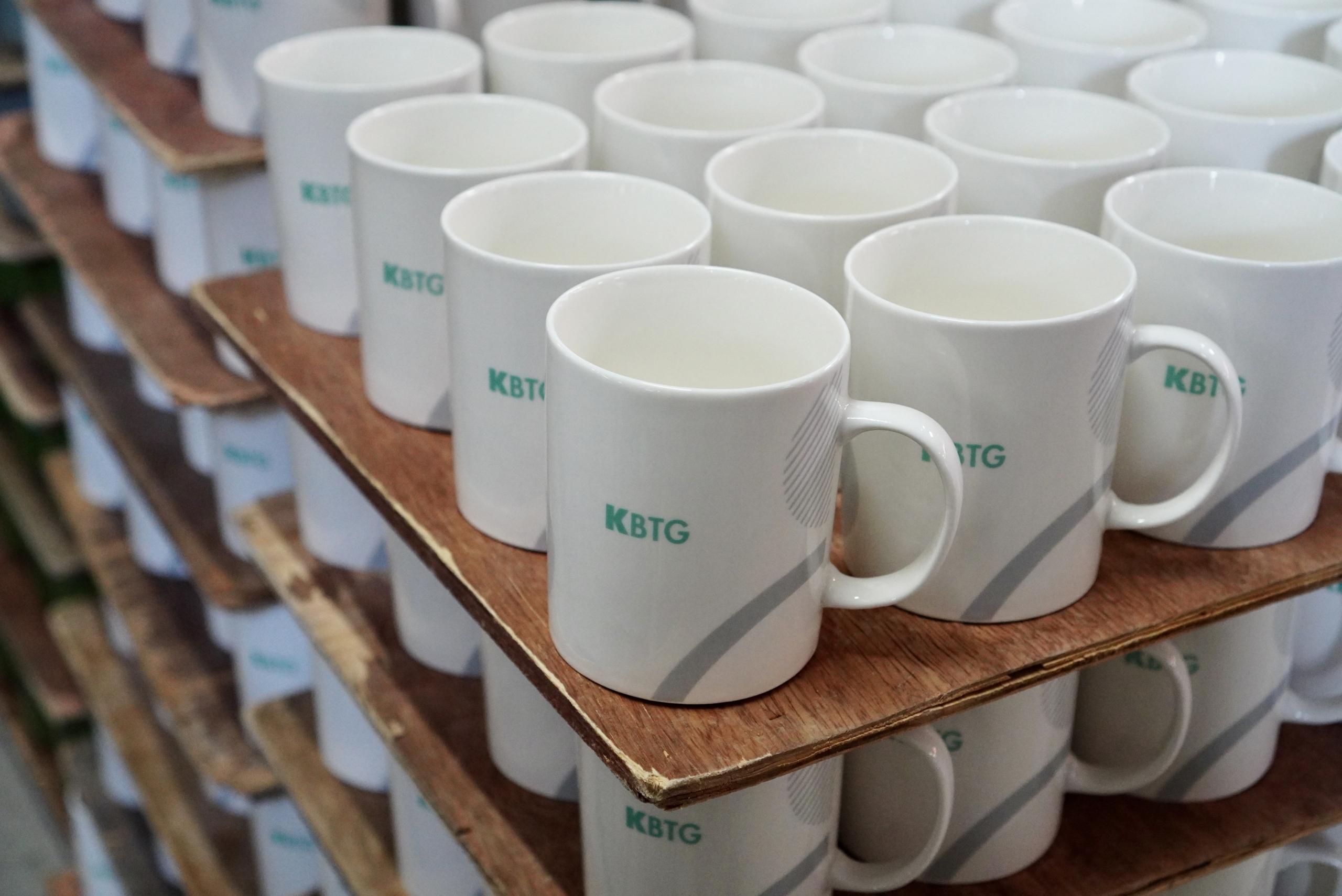 แก้วเซรามิคสกรีนโลโก้คุณภาพ: ของขวัญพรีเมี่ยมที่สร้างความประทับใจและความทรงจำ